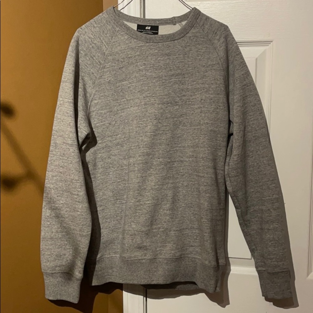 Men’s plain grey sweatshirt